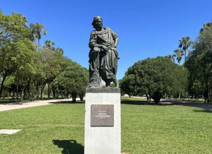 Curiosidades sobre o Gaúcho Oriental do Parque da Redenção